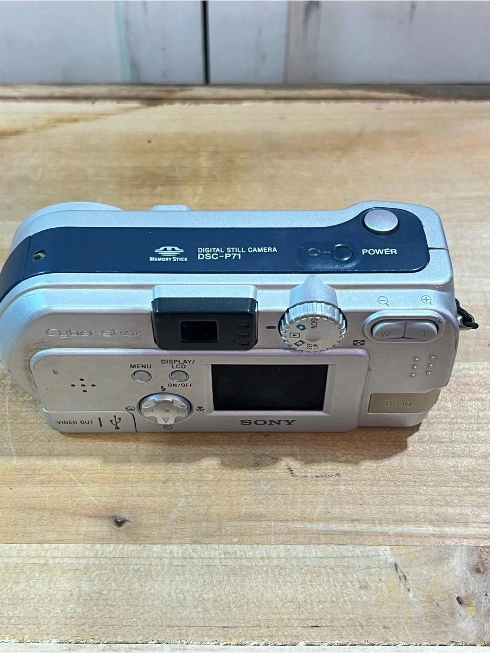 Sony Cyber-shot DSC-P71 3.2MP Compact Digital Camera w/ 128mb Memory Stick Works